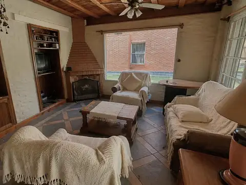 Casa 5 ambientes con 2 baños