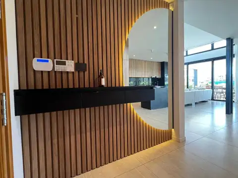 Casa 5 ambientes con 4 baños