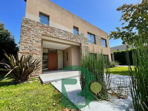 Venta Casa.5 amb.Bo.Privado La Lomada. Pilar