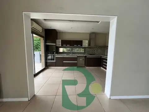Casa en Venta con 6 cocheras