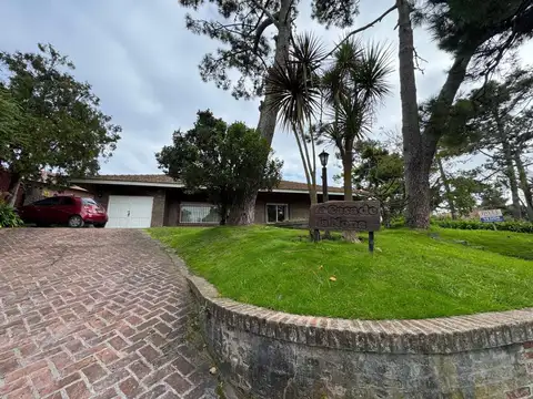 Casa 6 ambientes en  venta. Zona Centro,Villa Gesell.