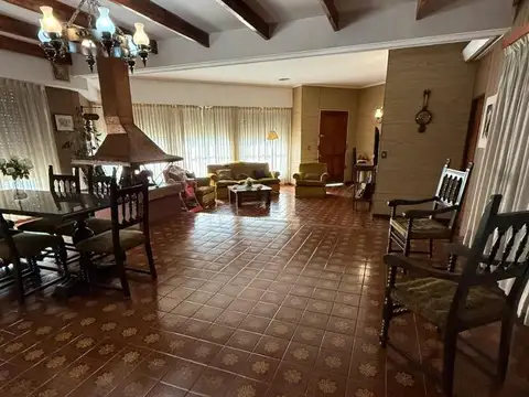 Casa 5 ambientes con 5 baños