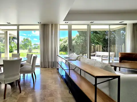 Casa 6 ambientes con 4 baños