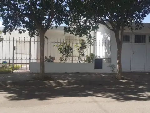 Casa Pje De La Cruz 733 Cnia. Escalante. Sta Rosa