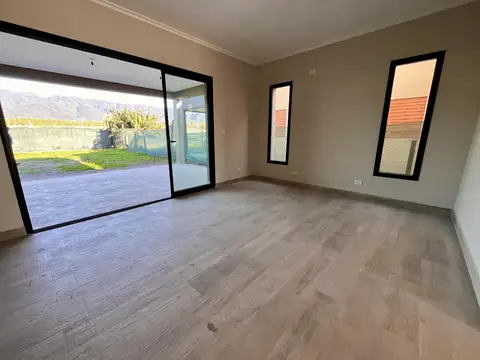 Casa 5 ambientes con 4 baños