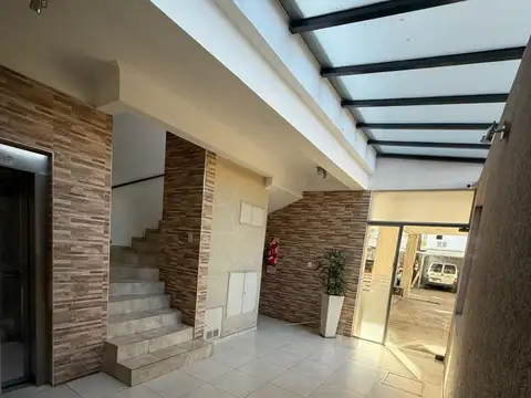 Departamento de 2 Dormitorios con Cochera, Balcones y Parrilla  - Santa Fe