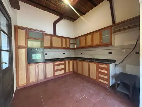 Casa 5 ambientes con 2 baños