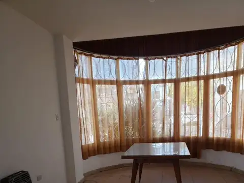 CASA en ALQUILER en Providencia 3 DORMITORIOS, con balcón y sótano