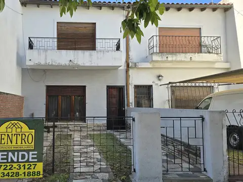 Casa 3 Ambientes, Patio, Living, Cocina Comedor, 2 Dormitorios, 2 Baños, Excelente Zona 
