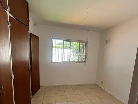 Casa en Alquiler con 1 cochera