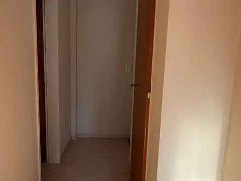 71 e/ 6 y 7 500, Piso 1