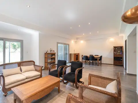 Casa 5 ambientes con 3 baños
