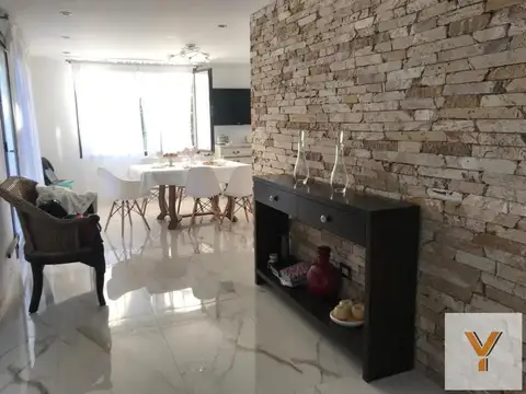 Casa 7 ambientes con 2 baños