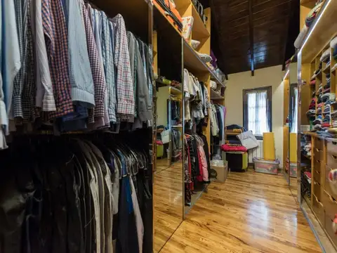 Casa en Venta con 3 cocheras