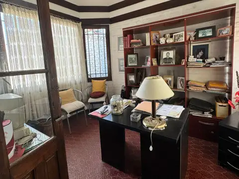 Gran casa con pileta y amplio parque a la venta en 25 De Mayo.