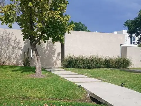 Casa en Venta, en barrio Talar Del Lago I, impecable, en 1 sola planta, 2 dorm