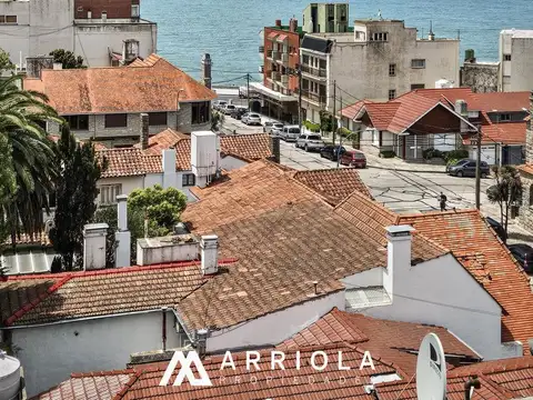 Dpto 2 amb. con dependencia, lateral, vista al mar.