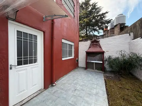 Depto Tipo Casa en Alquiler en Villa Raffo, $ 650.000