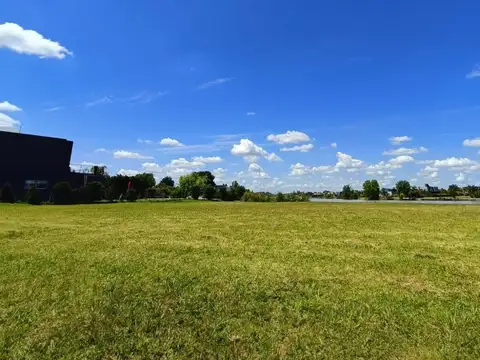 Lote con fondo a la laguna en Santa Rita