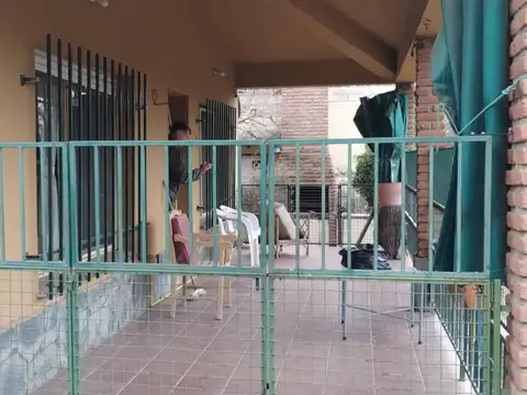 Casa 3 ambientes con 2 baños