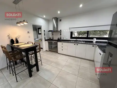 Casa en Venta con 2 cocheras