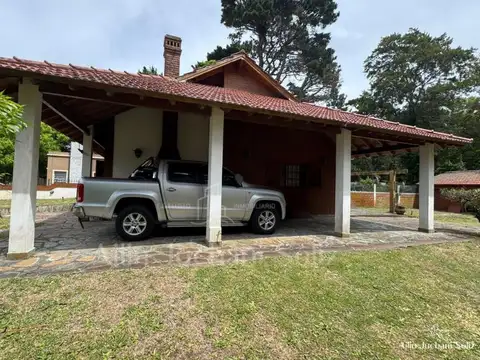 Casa en Venta con 2 cocheras