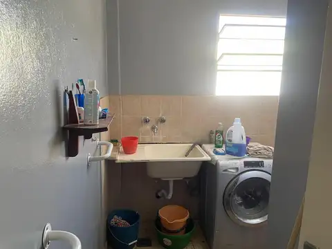 Casa con galpón en venta