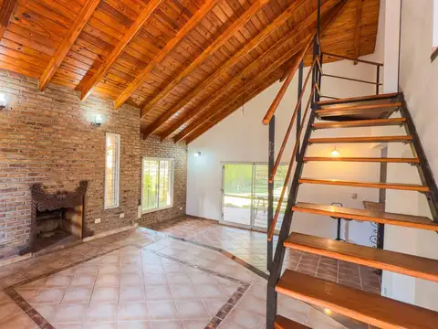 Casa en Venta con 3 cocheras