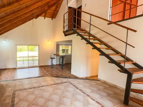 Casa 4 ambientes con 2 baños