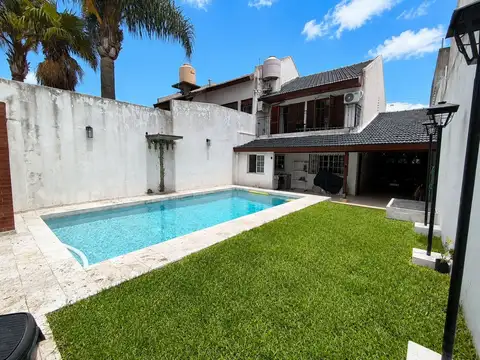 OPORTUNIDAD VENTA CHALET 5 AMBIENTES CON PILETA, COCHERA Y QUINCHO