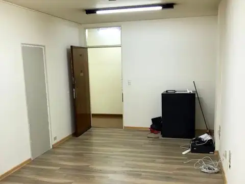Maipú al 400 Microcentro. Oficina en venta. 22 m2. 2 baños en el piso. 2 ascensores