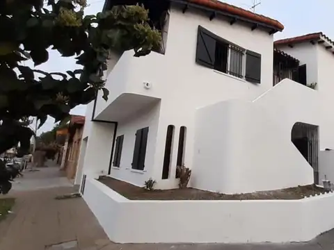 Casa con departamento en Ramos Mejia