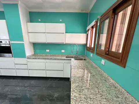 Depto Tipo Casa 4 ambientes con 4 baños