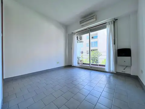 2 ambientes con balcón al frente