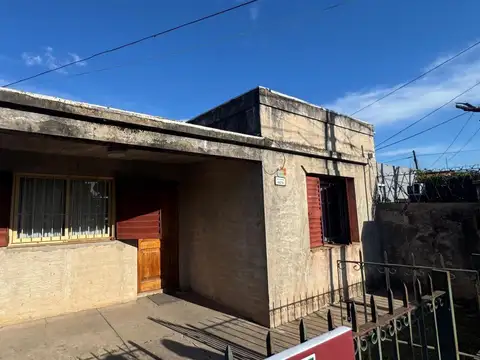 Adolfo Sourdeaux | 2 Dorm | Lote 240m2 | Sólida construcción