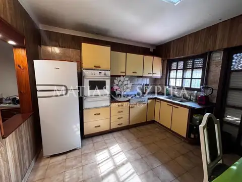 Casa en Venta  5 ambientes con parque y pileta