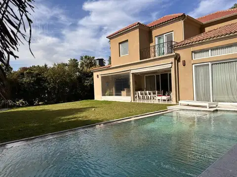 Casa 7 ambientes con 5 baños