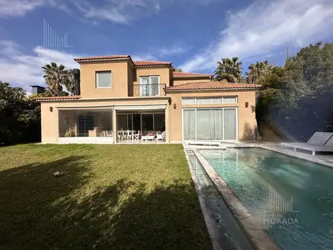 Casa en Venta con 6 cocheras