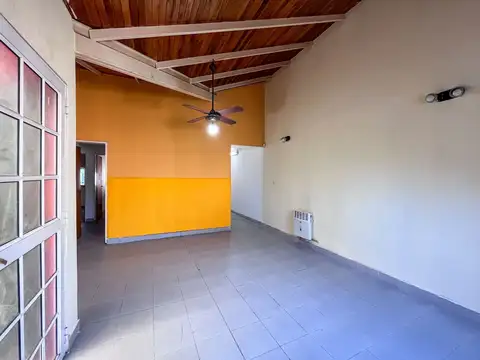 Casa 4 ambientes con 1 baño