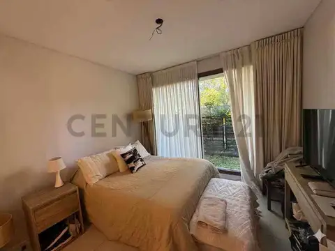 Av Caseros 1679 , Piso PB