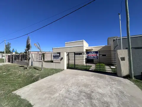 Apta Credito: Casa 2 dorm. con piscina en Tierra de Sueños 3