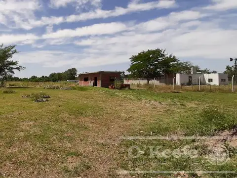 Amplio lote con casa a terminar en Abasto - Oportunidad!