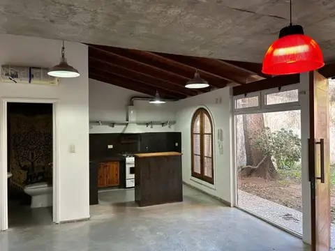 Casa 6 ambientes con 2 baños