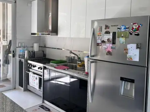 Casa 6 ambientes con 4 baños