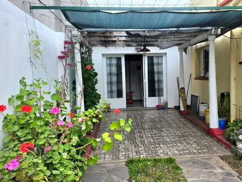 Casa 4 ambientes con 1 baño