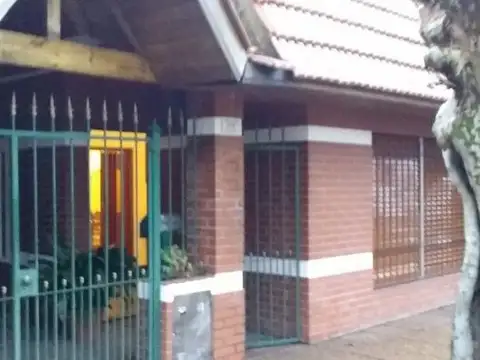 Casa  en Venta ubicado en Quilmes Oeste, Quilmes, G.B.A. Zona Sur - SVN0683_LP584471_1