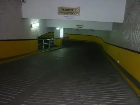 Cochera en el garage del Palacio de las Sociedades Anònimas