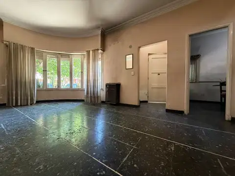 Casa 6 ambientes con 2 baños