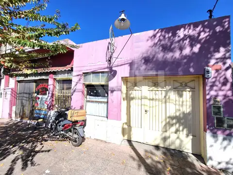 VIVIENDA CON LOCAL SOBRE AV. BRANDSEN! EDIFICADO SOBRE UN LOTE DE 300 M2, EL INMUEBLE CUENTA CON: