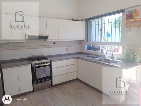 Triplex en Beccar en venta con jardín